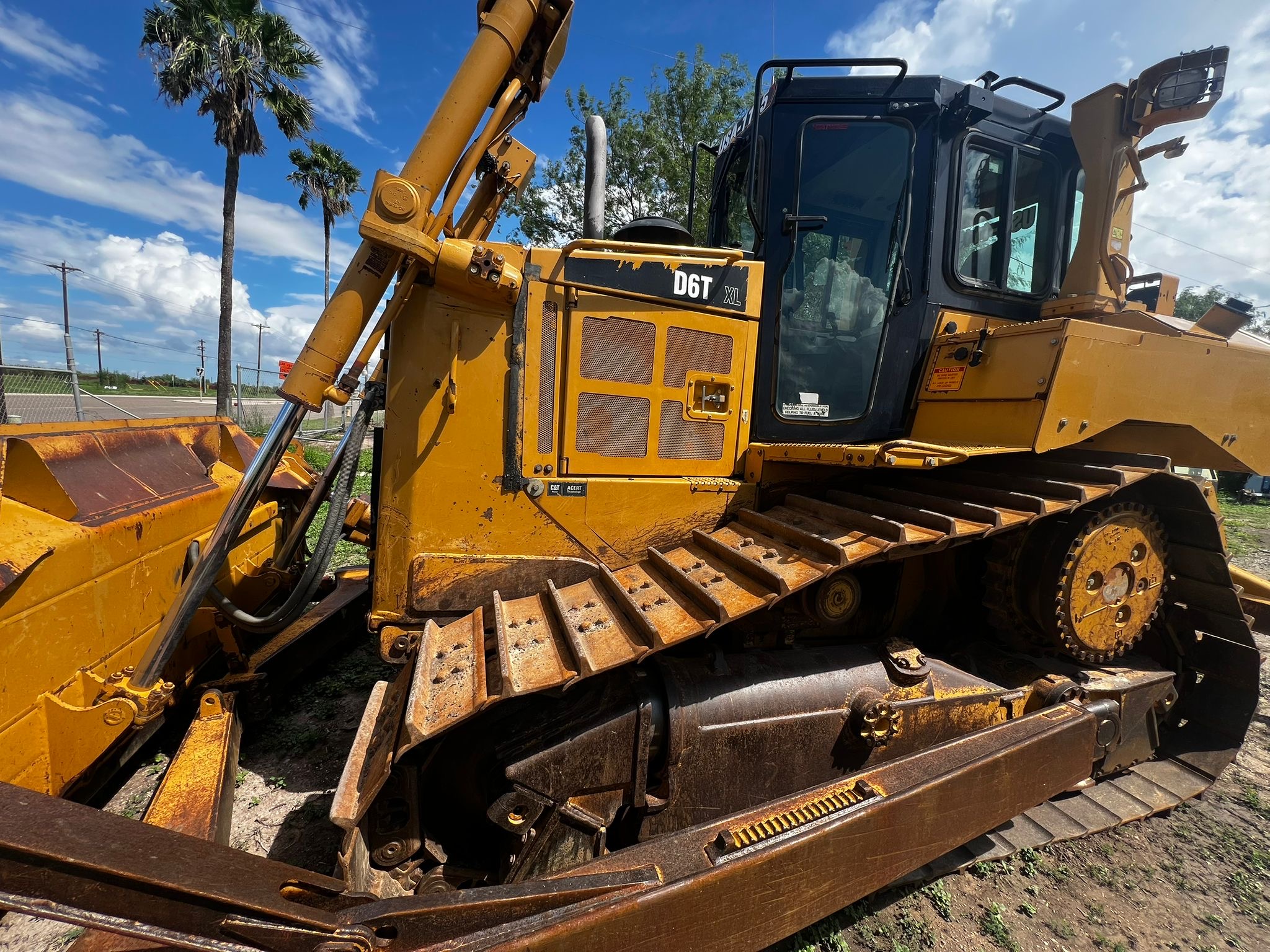2011 CATERPILLAR D6T XL - view 1 of 12